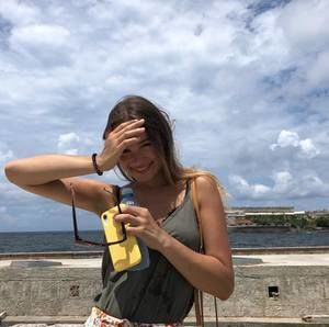 Meet your Posher, Laura